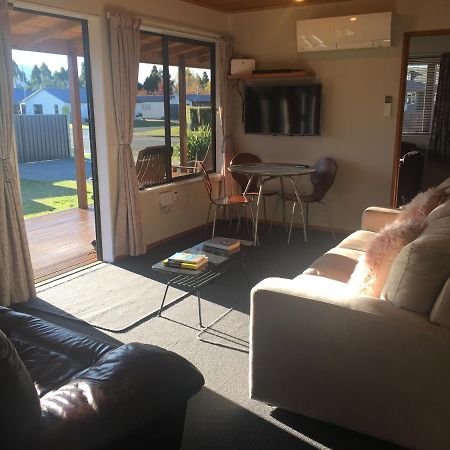 Te Anau Cottage On Govan ภายนอก รูปภาพ