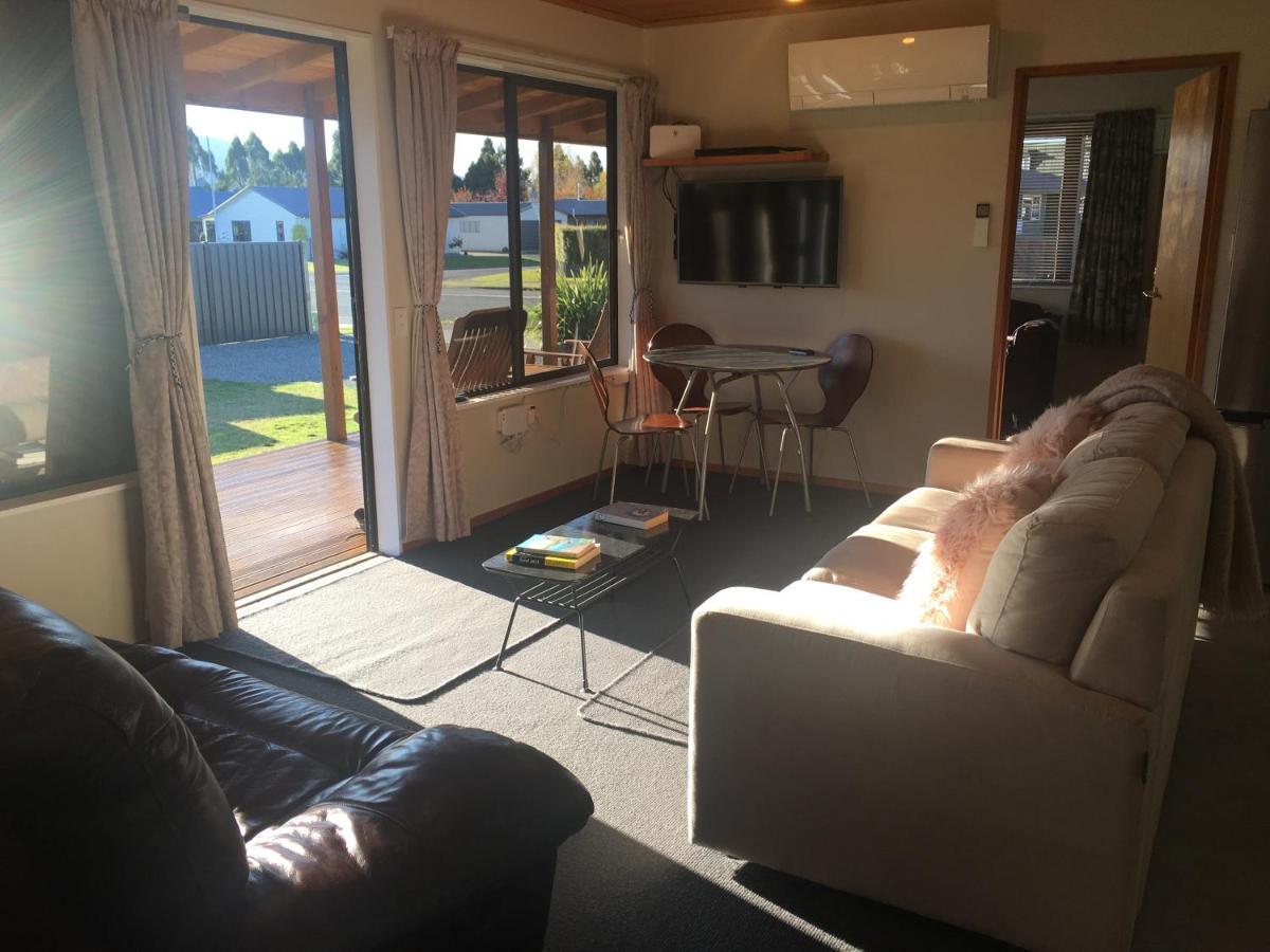 Te Anau Cottage On Govan ภายนอก รูปภาพ