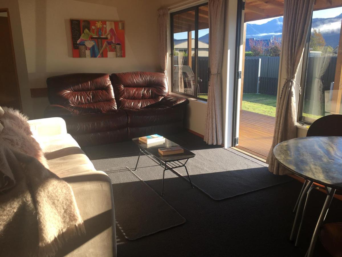 Te Anau Cottage On Govan ภายนอก รูปภาพ
