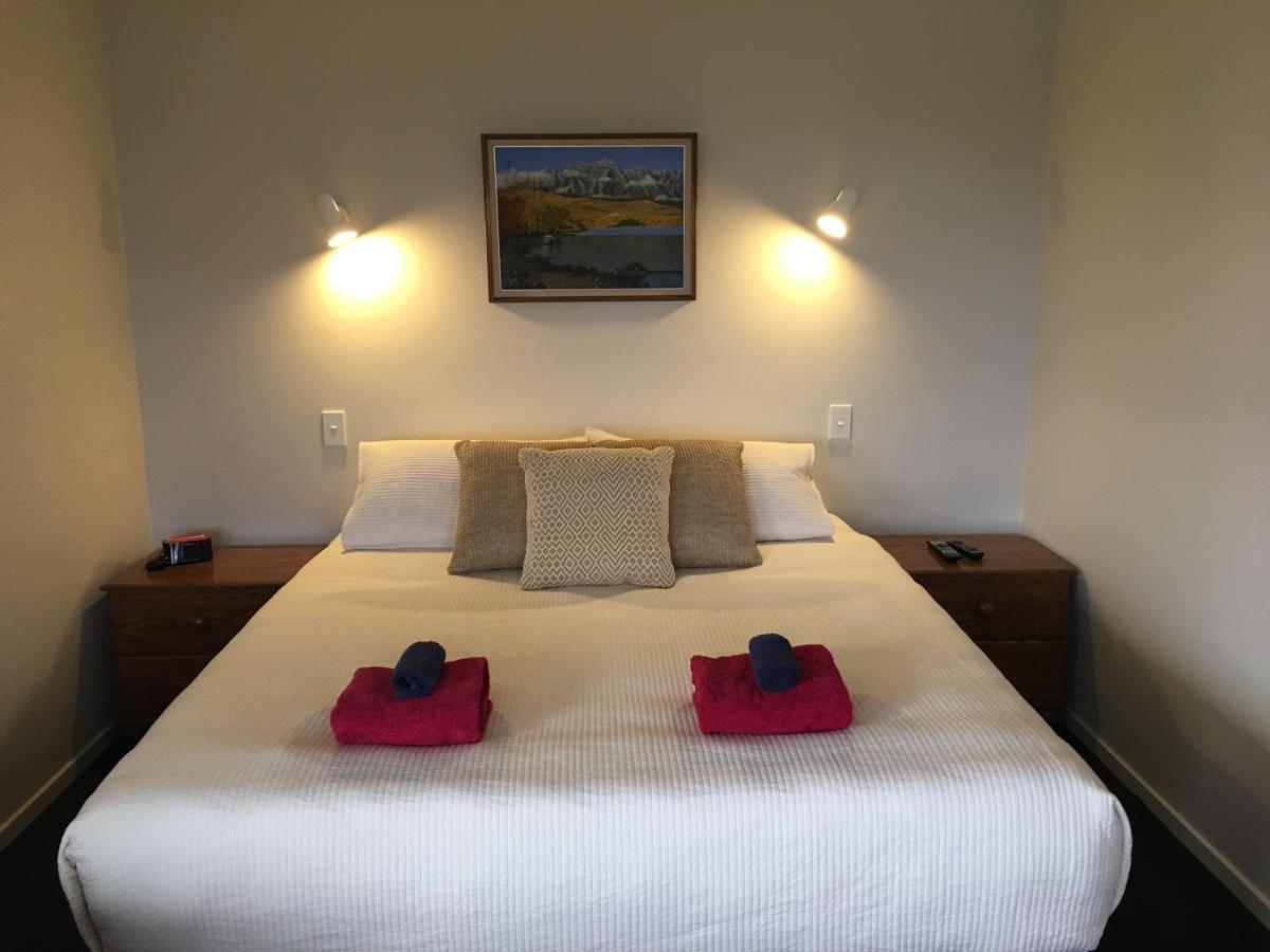 Te Anau Cottage On Govan ภายนอก รูปภาพ