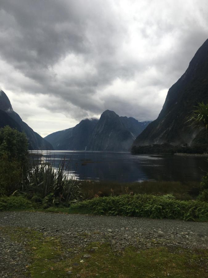 Te Anau Cottage On Govan ภายนอก รูปภาพ